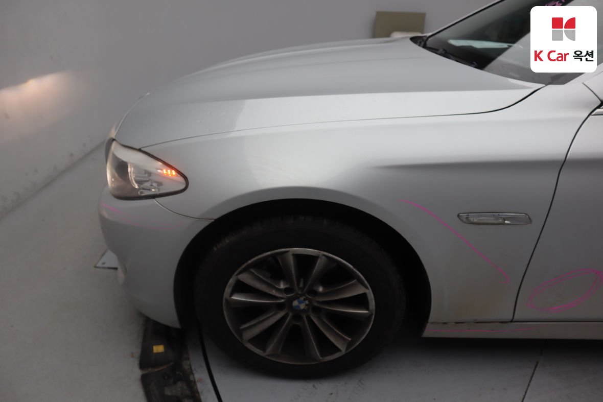 BMW 5 Series - 38