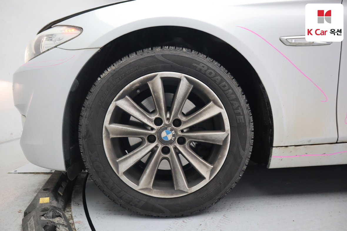 BMW 5 Series - 51