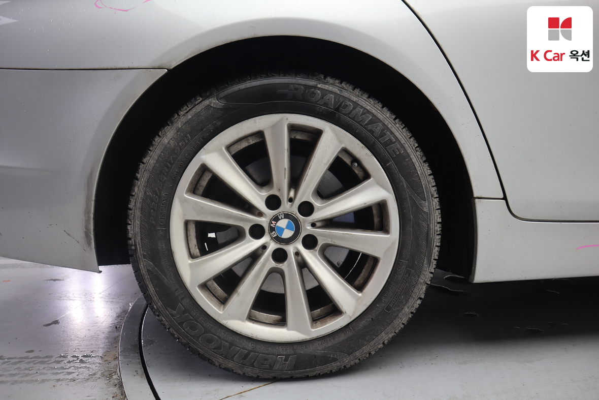 BMW 5 Series - 49
