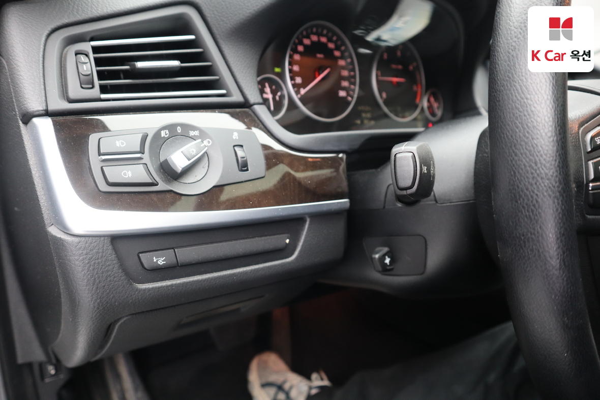 BMW 5 Series - 9