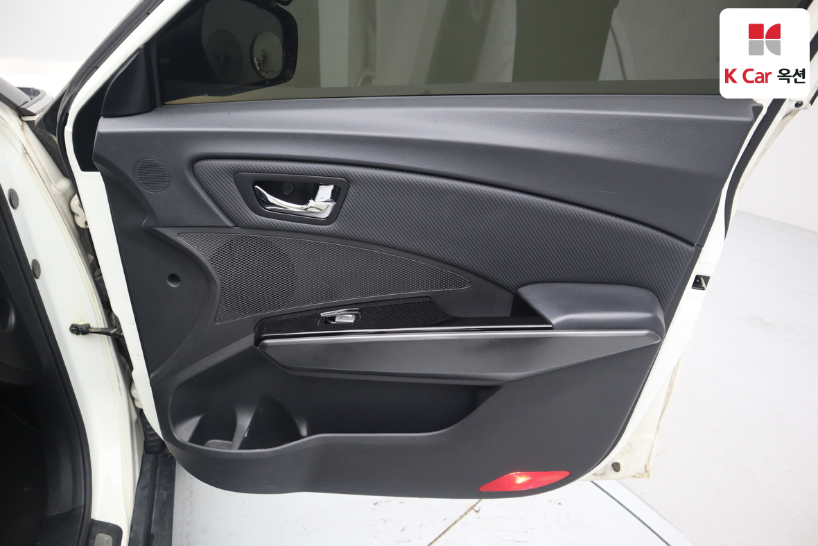 KG Mobility Tivoli 2017 - Image 31