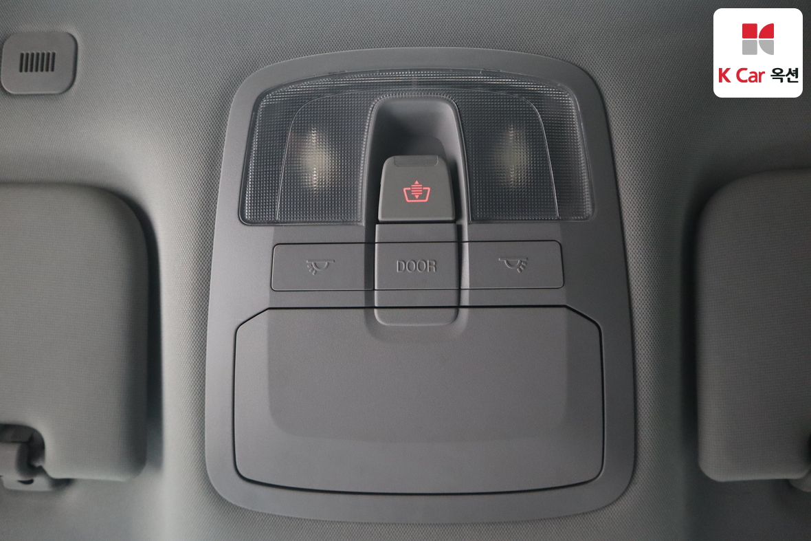 KG Mobility Tivoli 2017 - Image 13