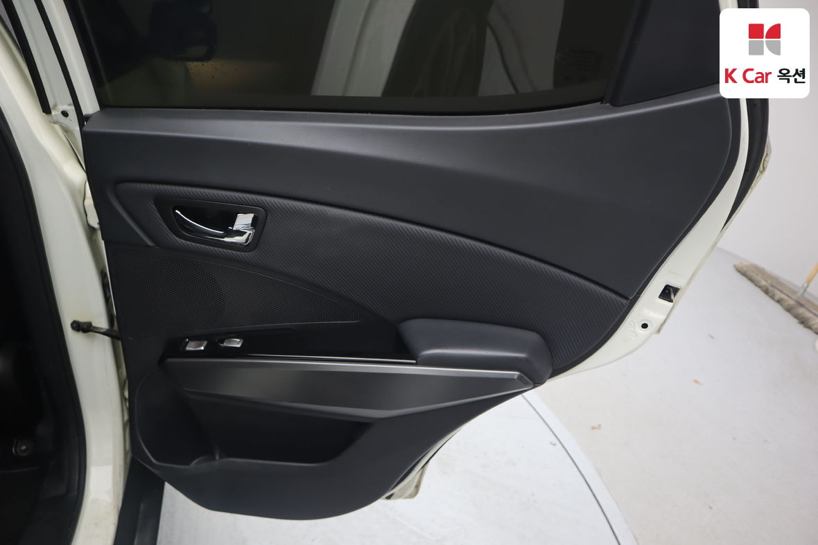 KG Mobility Tivoli 2017 - Image 29