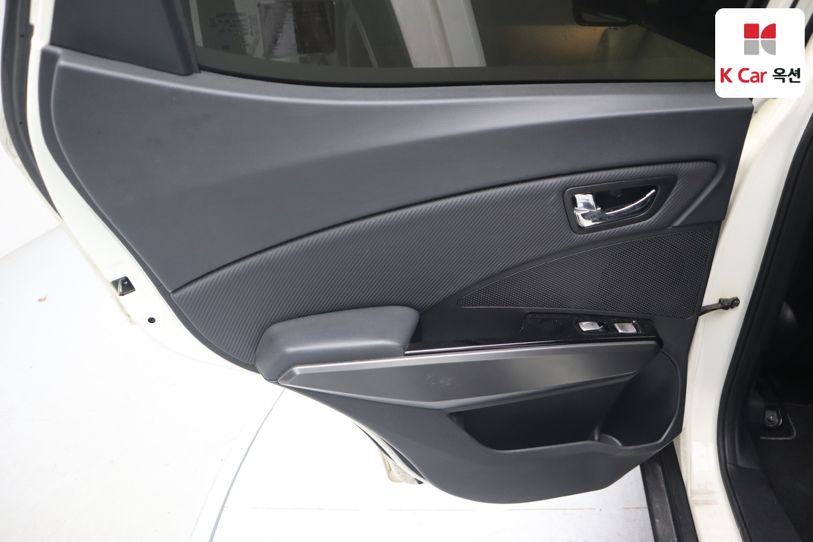 KG Mobility Tivoli 2017 - Image 22