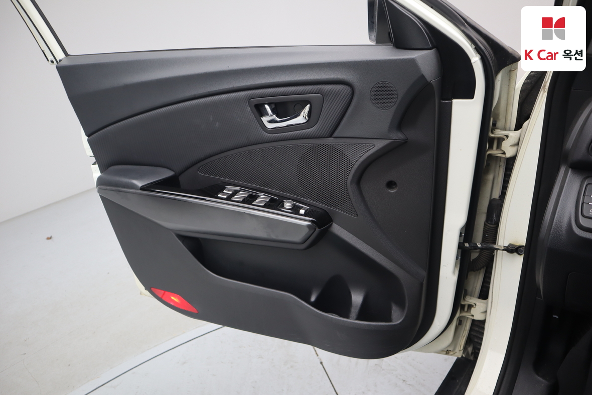 KG Mobility Tivoli 2017 - Image 8