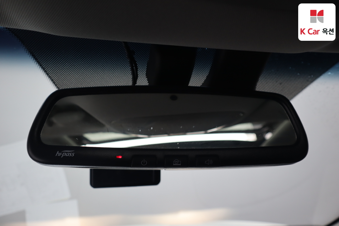 KG Mobility Tivoli 2017 - Image 12