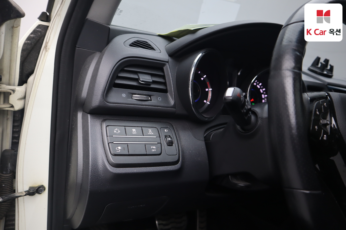 KG Mobility Tivoli 2017 - Image 9