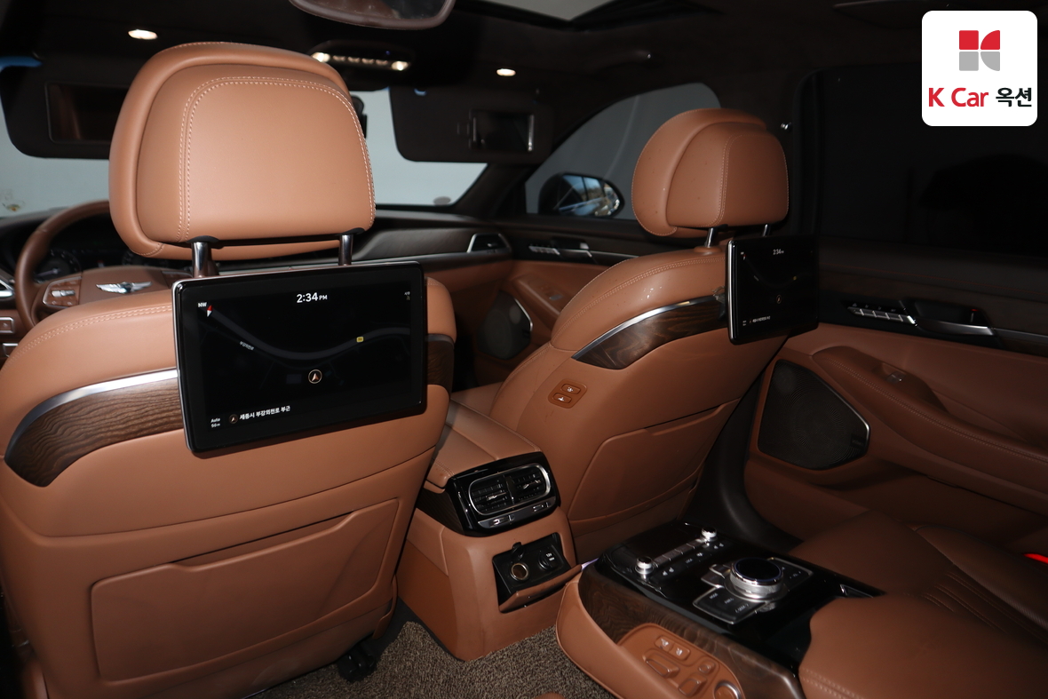 Genesis G90 - 28
