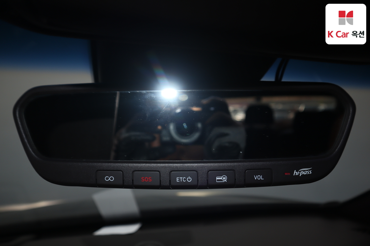 Genesis G90 - 12