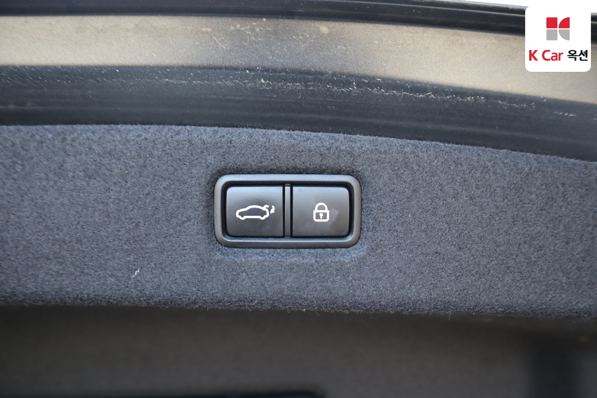 Genesis G90 - 33