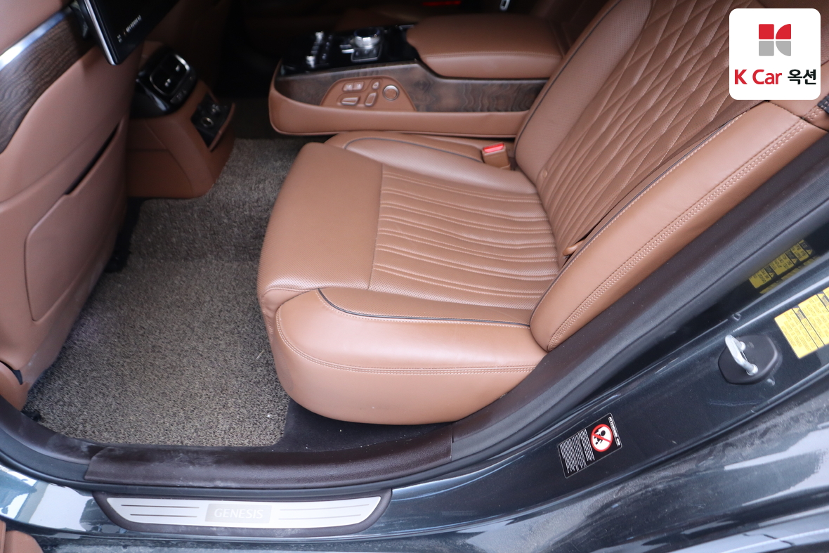 Genesis G90 - 26