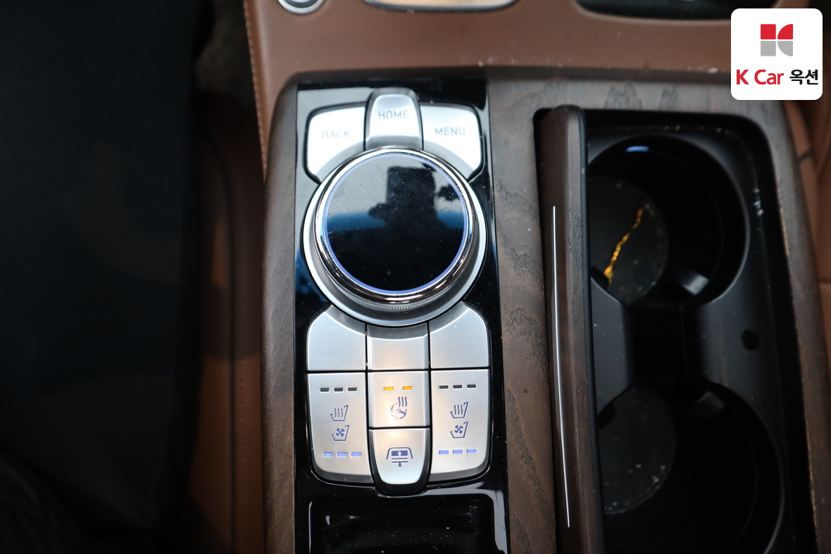 Genesis G90 - 17