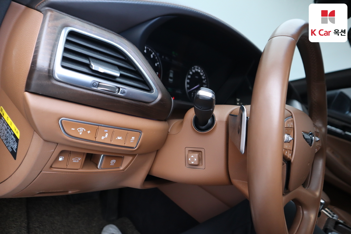Genesis G90 - 9