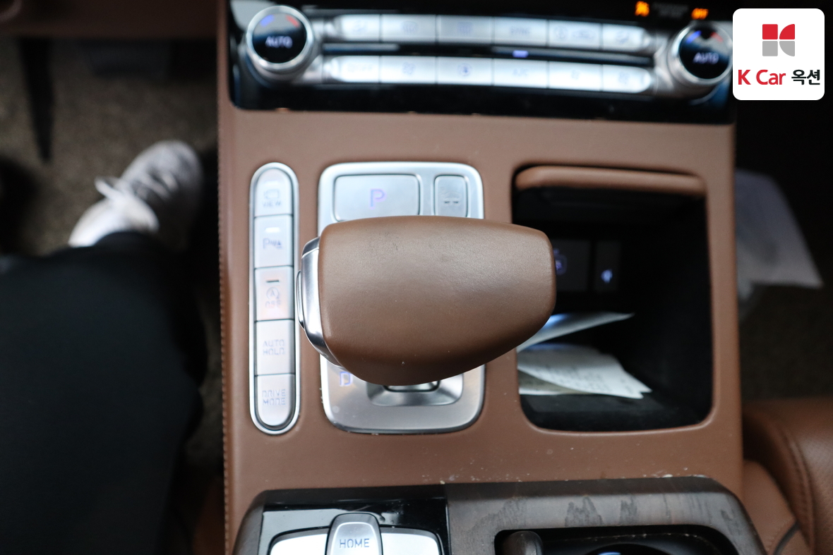 Genesis G90 - 16