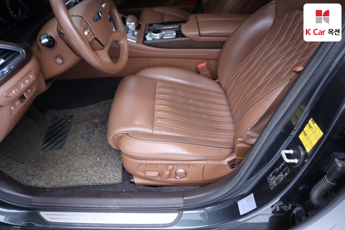 Genesis G90 - 21