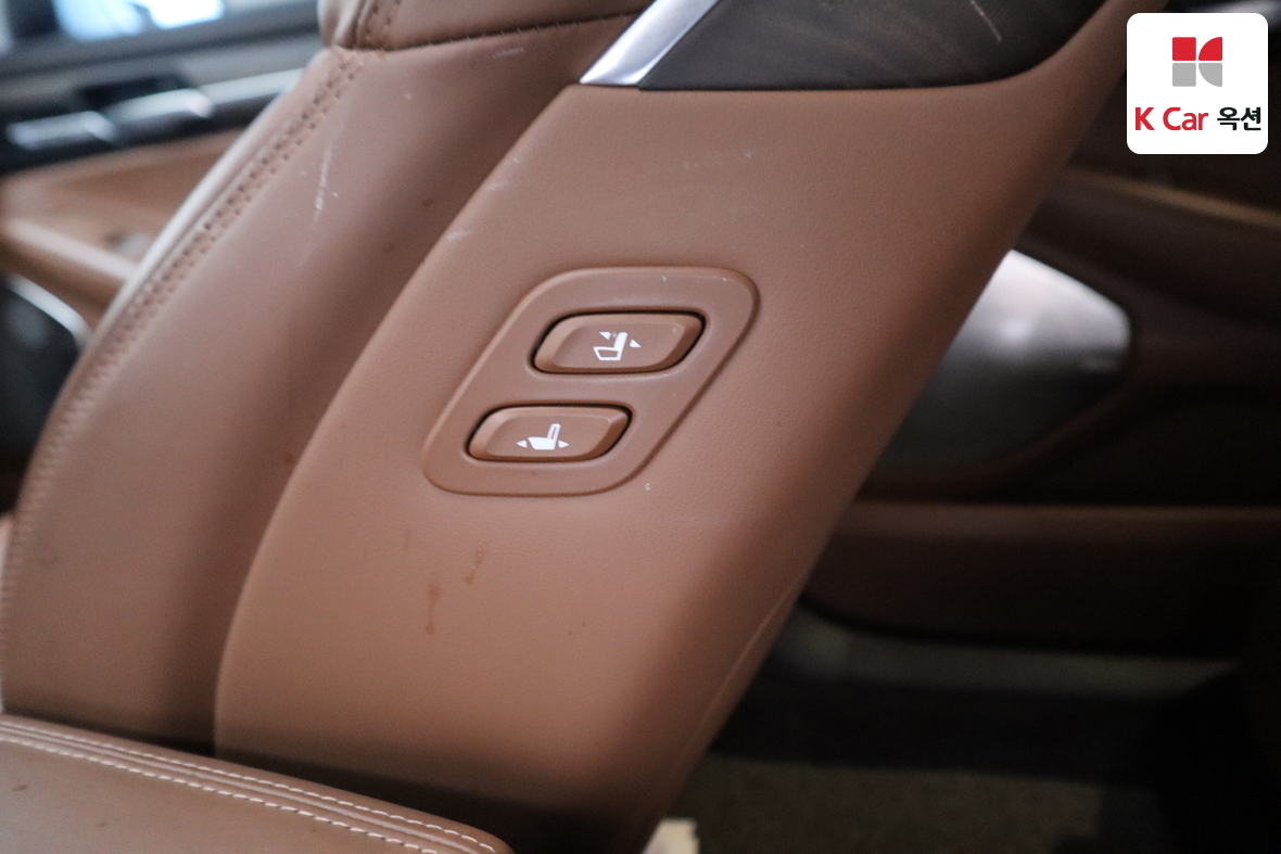 Genesis G90 - 27