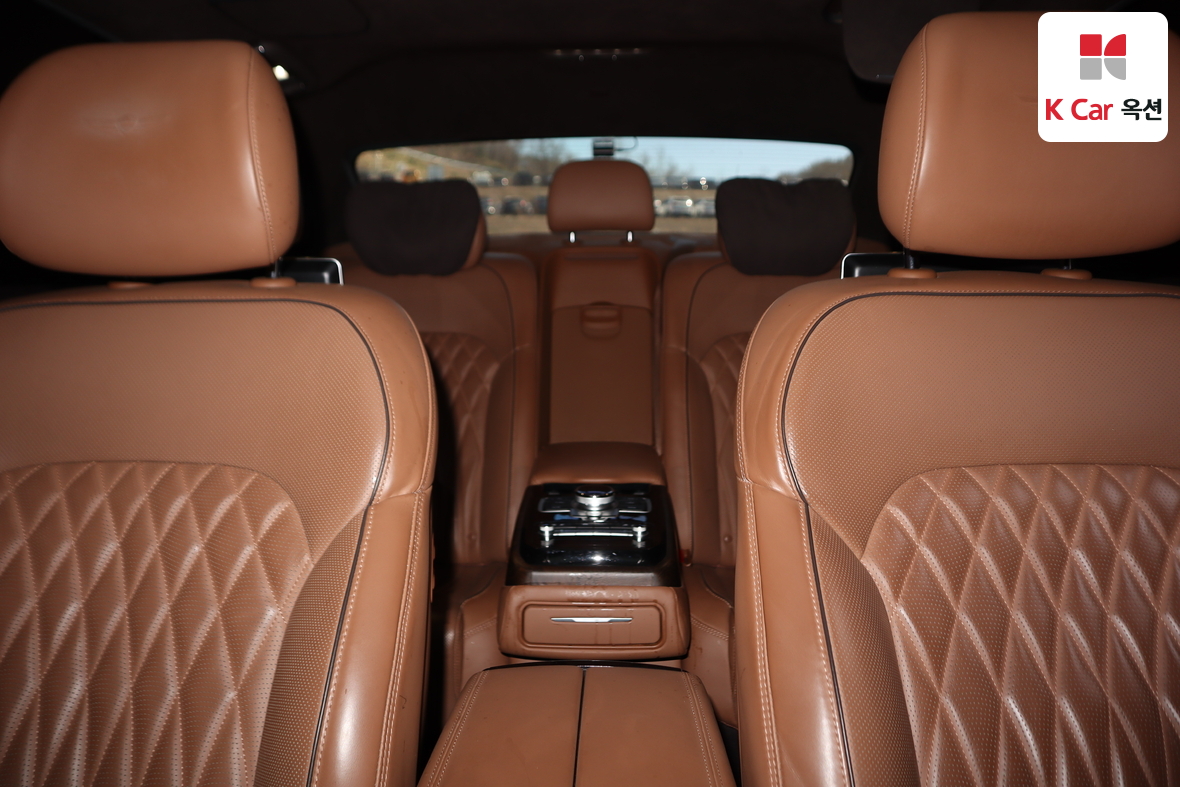 Genesis G90 - 20