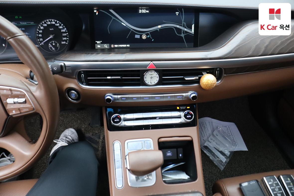 Genesis G90 - 6