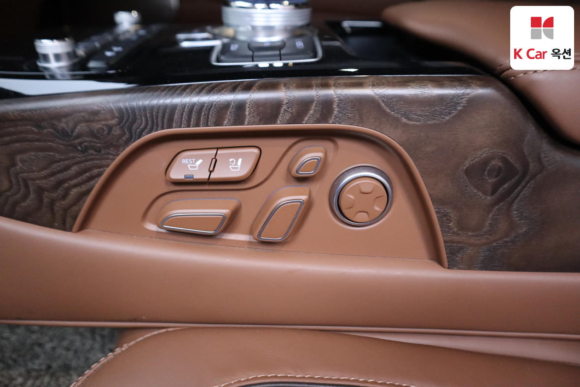 Genesis G90 - 29