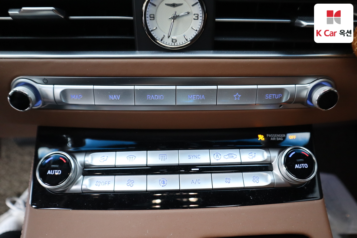 Genesis G90 - 15
