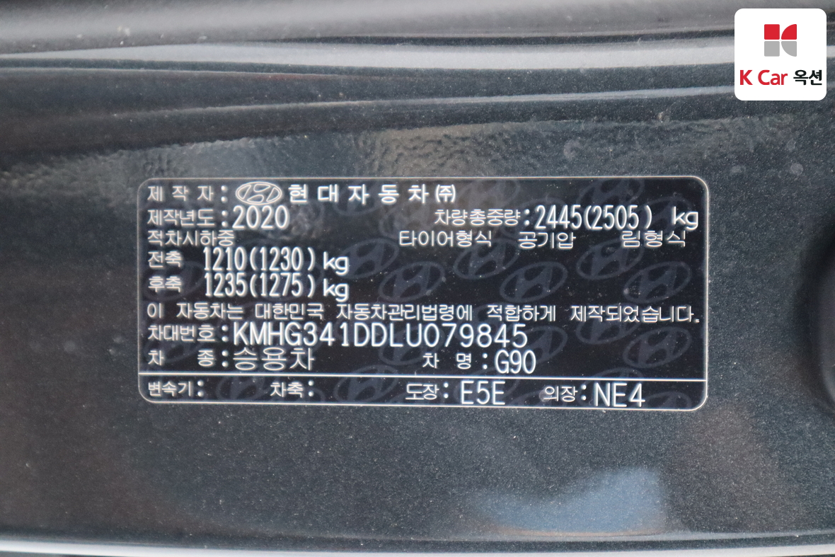 Genesis G90 - 22