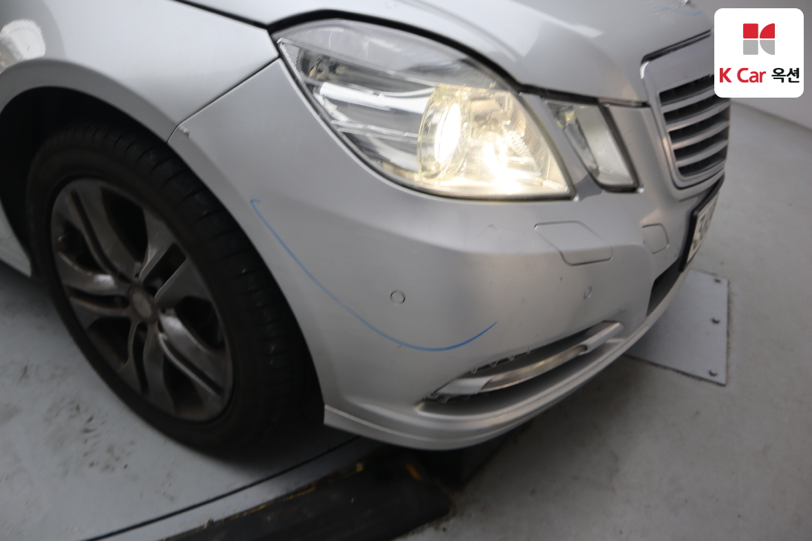 Mercedes-Benz E-Class 2011 - Image 40