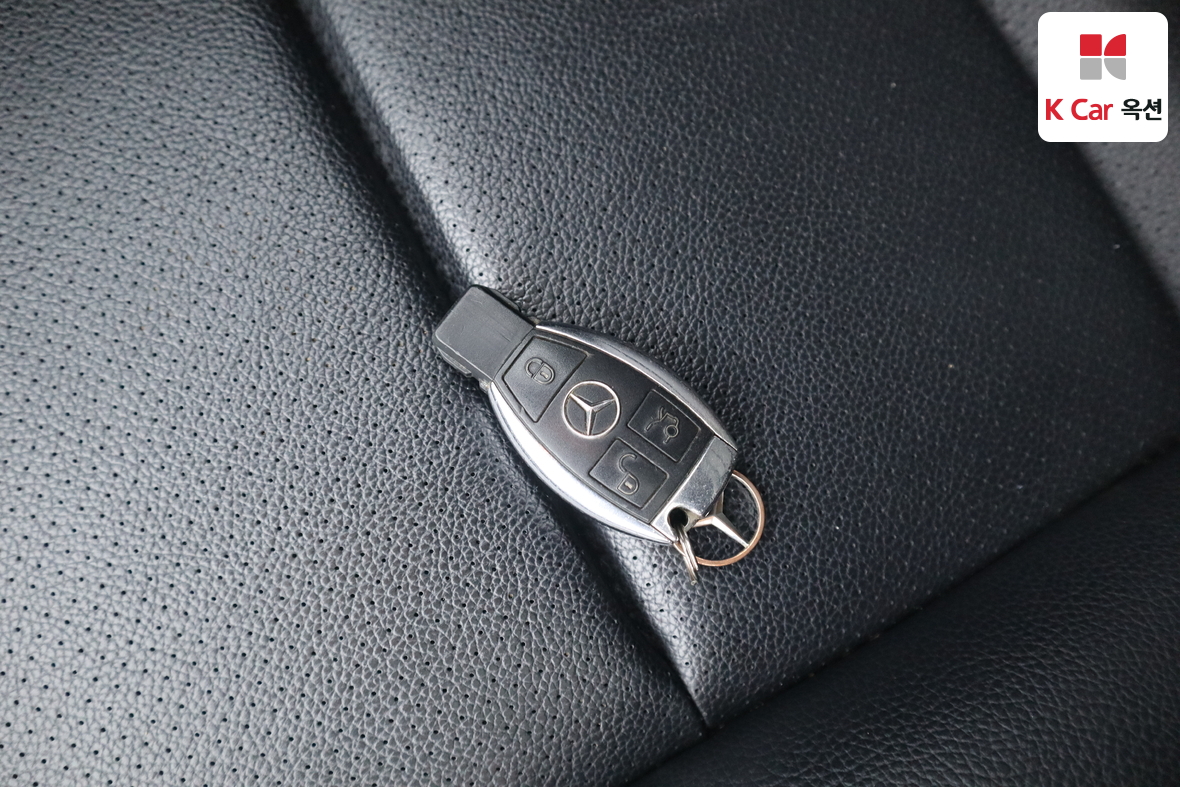 Mercedes-Benz E-Class 2011 - Image 19