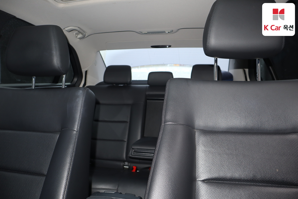 Mercedes-Benz E-Class 2011 - Image 20