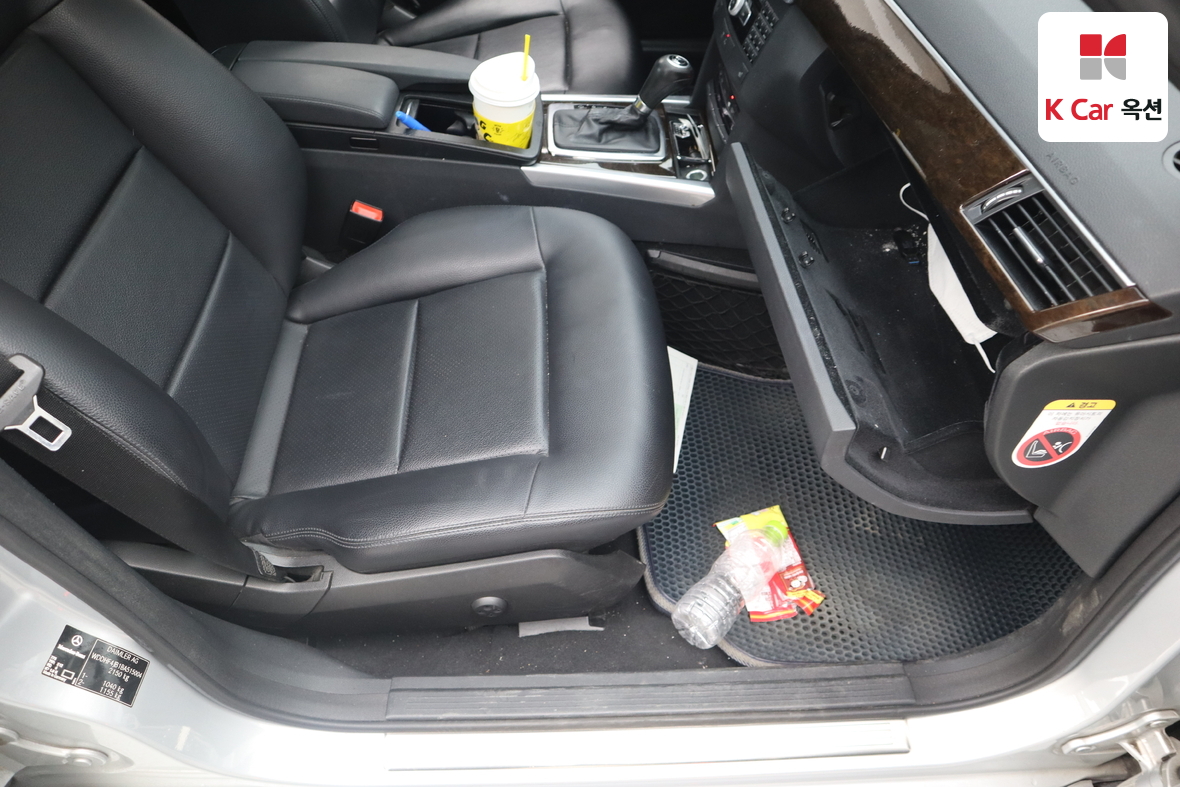 Mercedes-Benz E-Class 2011 - Image 32