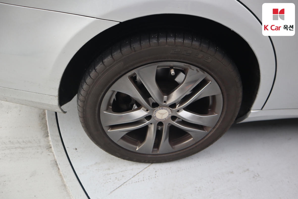 Mercedes-Benz E-Class 2011 - Image 46