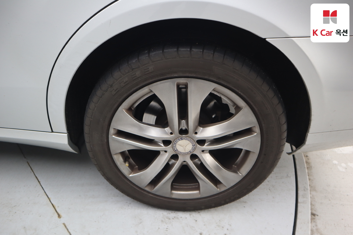 Mercedes-Benz E-Class 2011 - Image 49