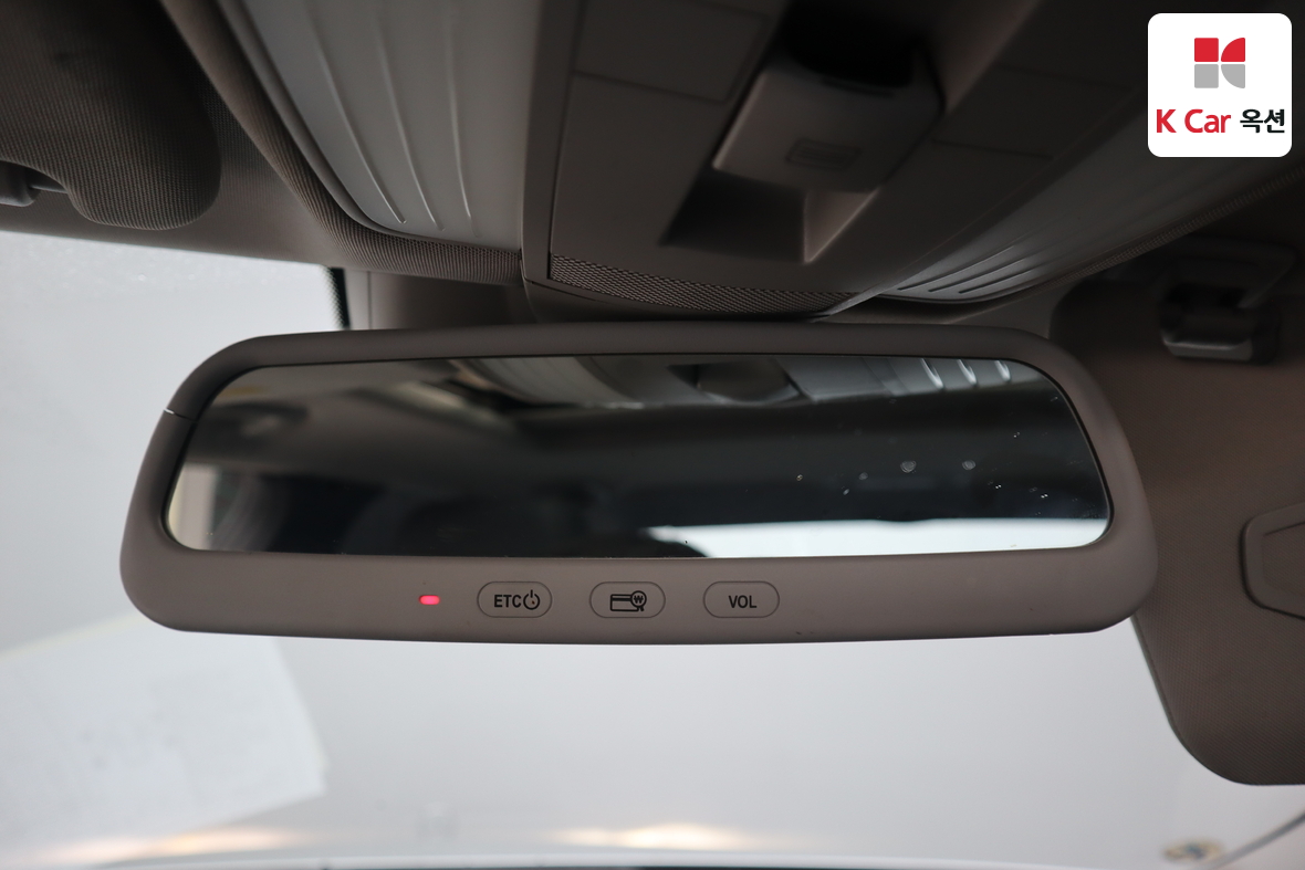 Mercedes-Benz E-Class 2011 - Image 12