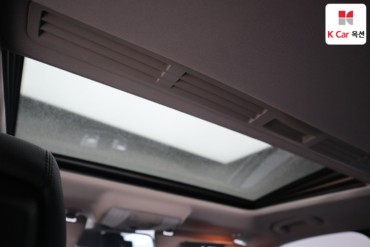 Mercedes-Benz E-Class 2011 - Image 25