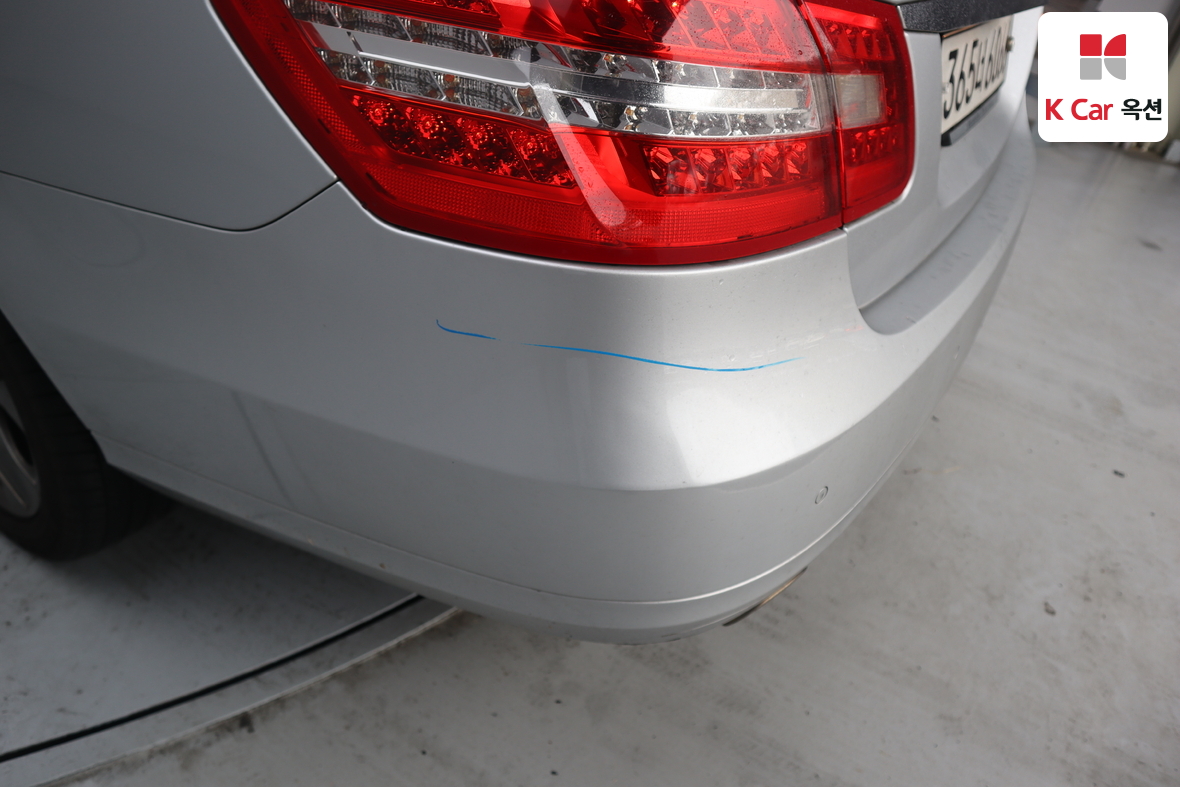 Mercedes-Benz E-Class 2011 - Image 45