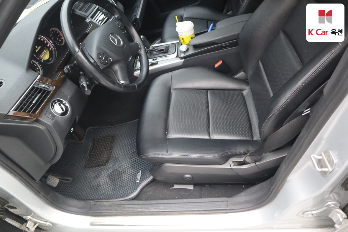 Mercedes-Benz E-Class 2011 - Image 21