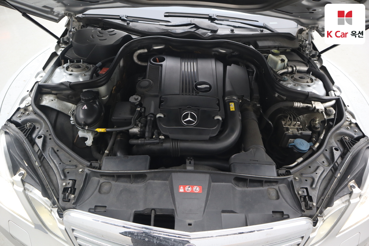Mercedes-Benz E-Class 2011 - Image 35