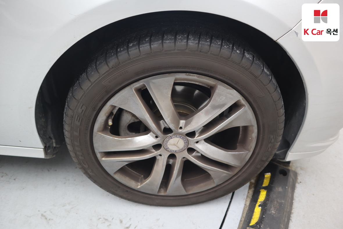 Mercedes-Benz E-Class 2011 - Image 47