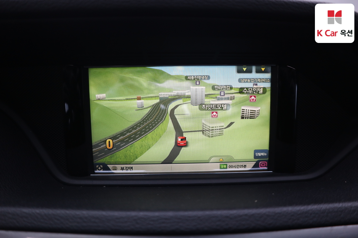 Mercedes-Benz E-Class 2011 - Image 14