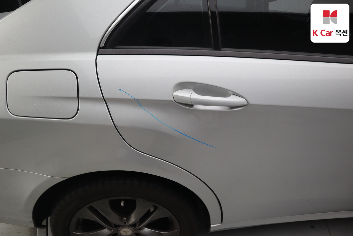 Mercedes-Benz E-Class 2011 - Image 37