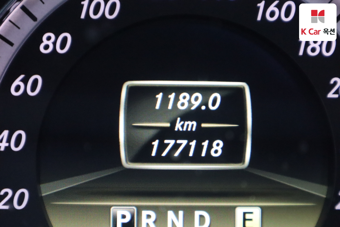 Mercedes-Benz E-Class 2011 - Image 4