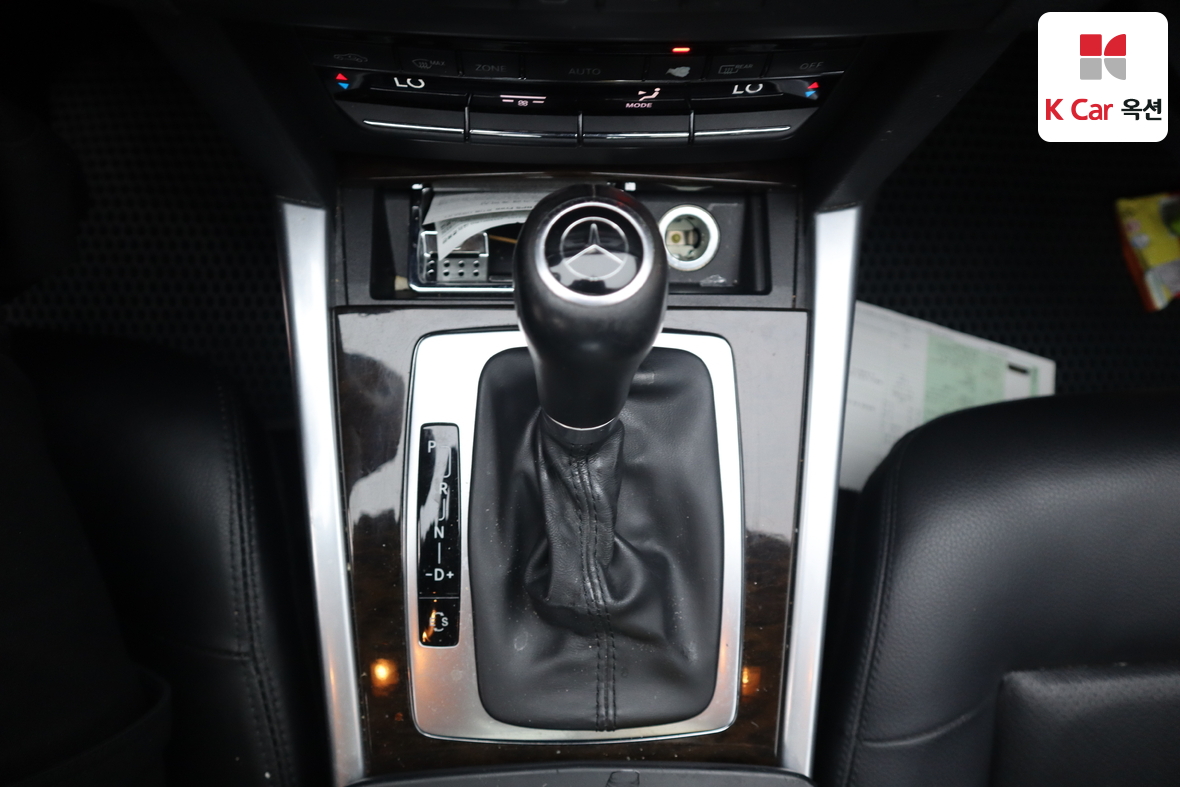 Mercedes-Benz E-Class 2011 - Image 17