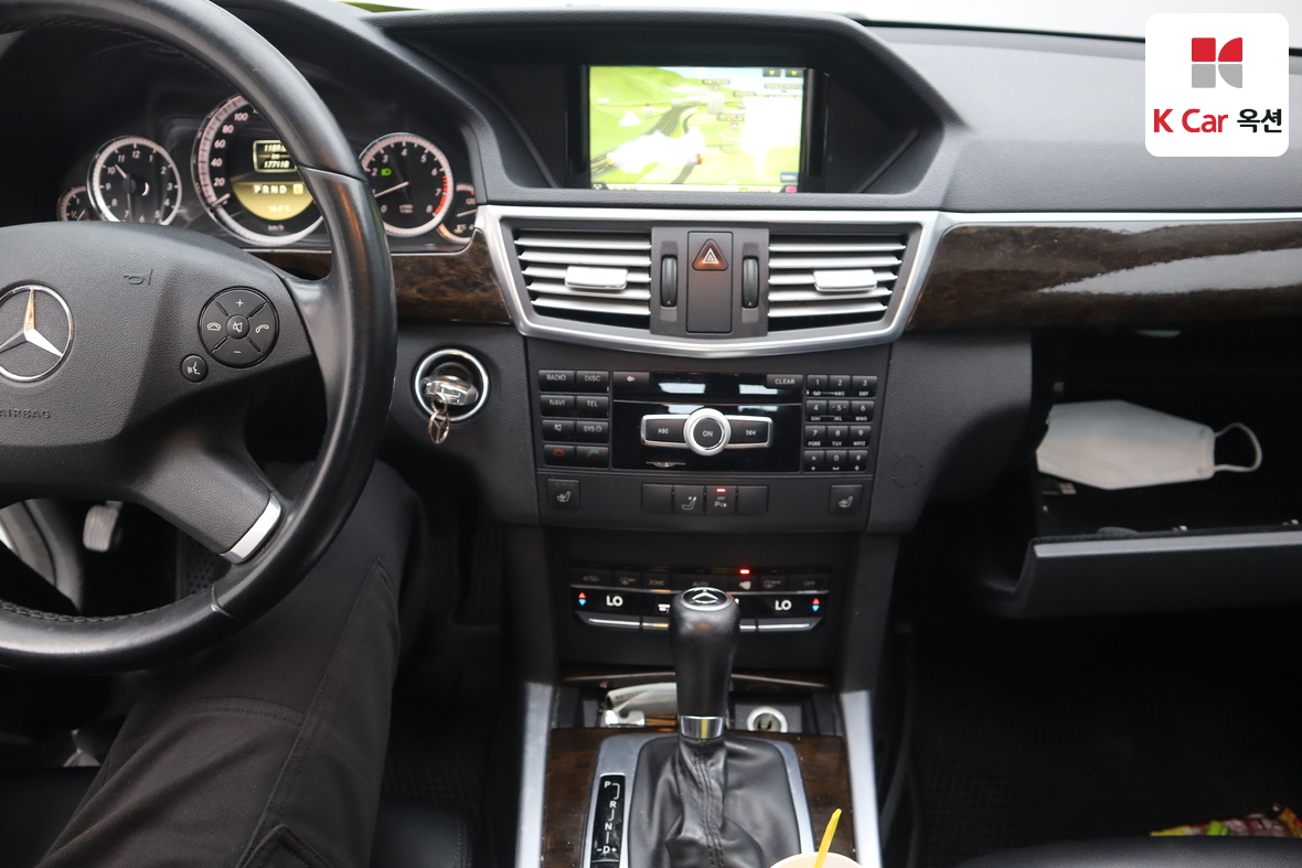 Mercedes-Benz E-Class 2011 - Image 6