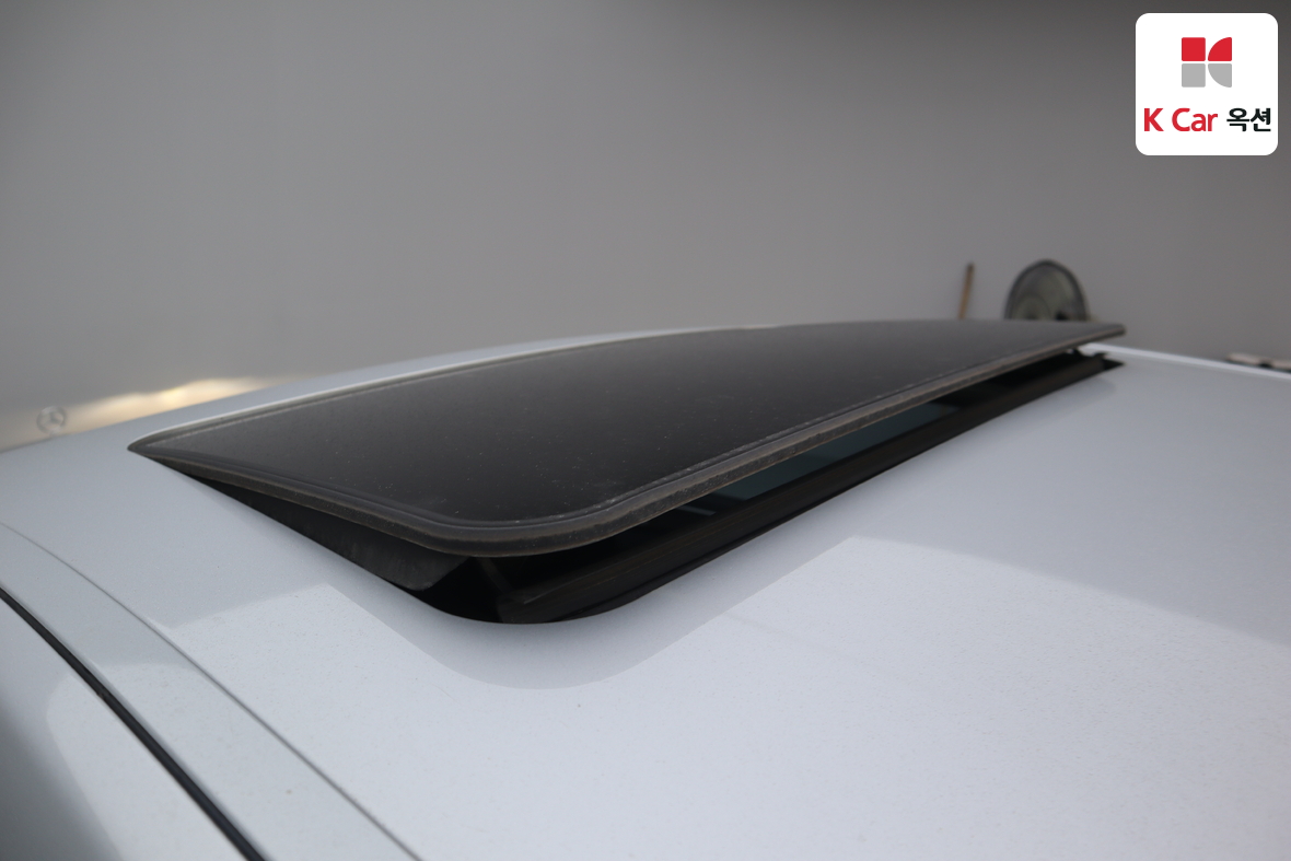 Mercedes-Benz E-Class 2011 - Image 26