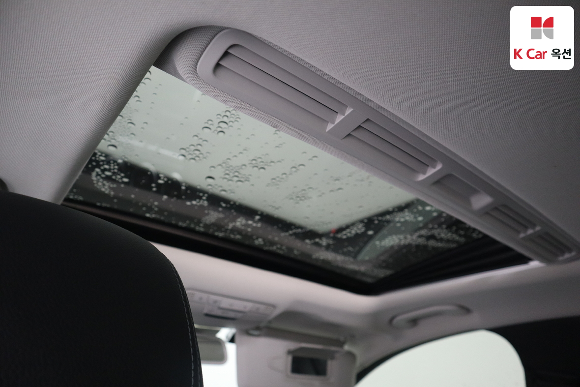 Mercedes-Benz C-Class 2018 - Image 24