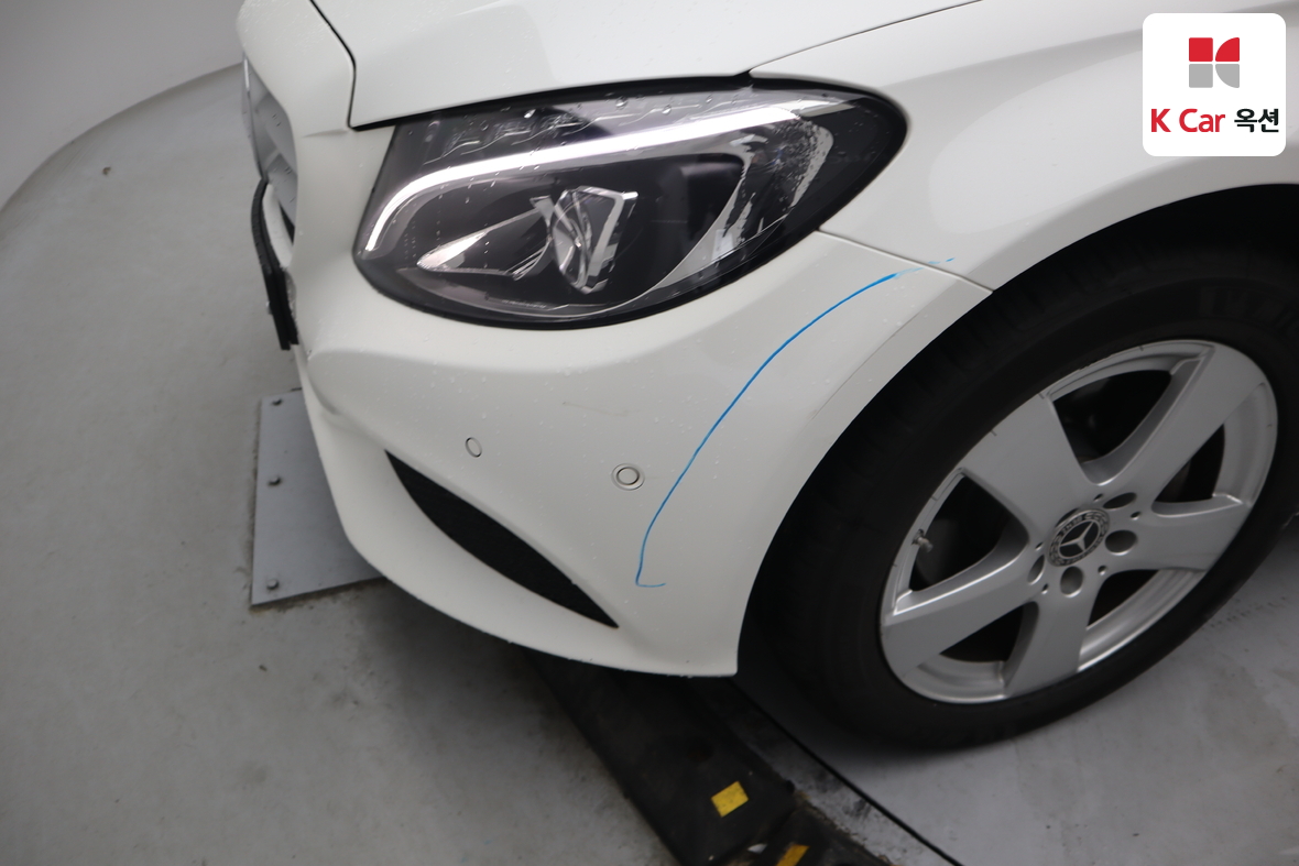 Mercedes-Benz C-Class 2018 - Image 38