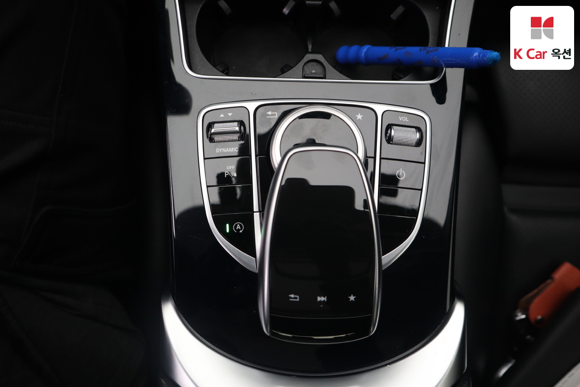 Mercedes-Benz C-Class 2018 - Image 17