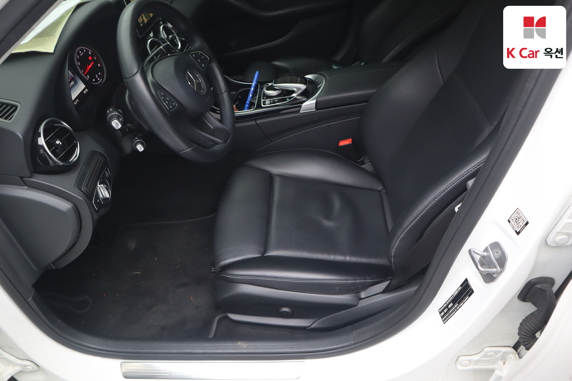 Mercedes-Benz C-Class 2018 - Image 20