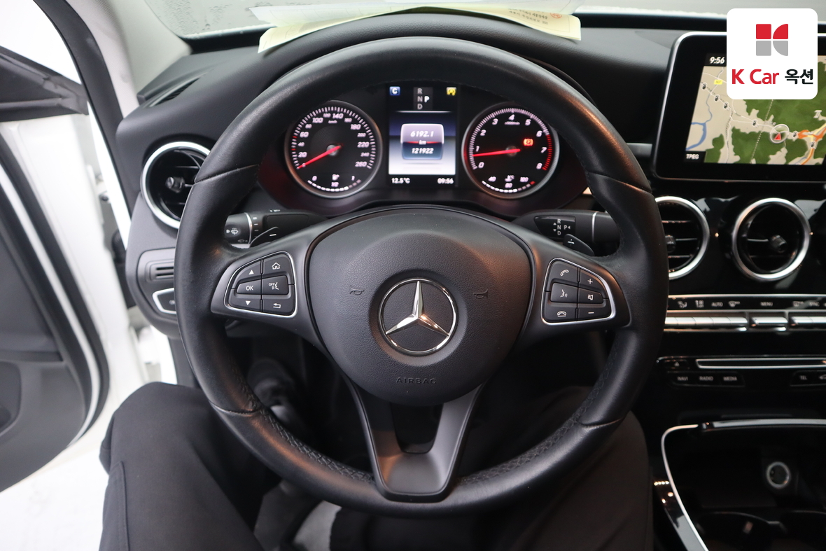 Mercedes-Benz C-Class 2018 - Image 10