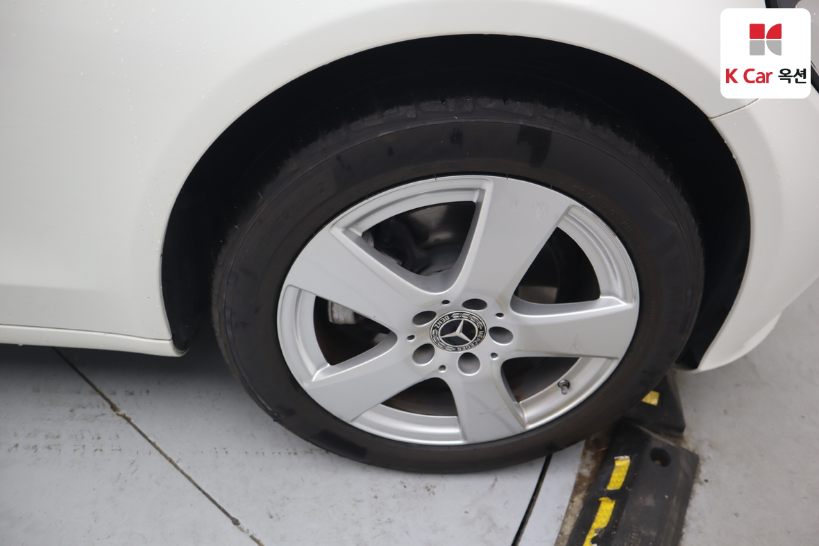 Mercedes-Benz C-Class 2018 - Image 42