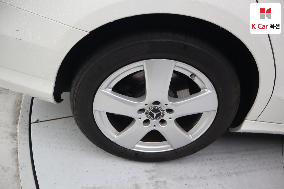 Mercedes-Benz C-Class 2018 - Image 40